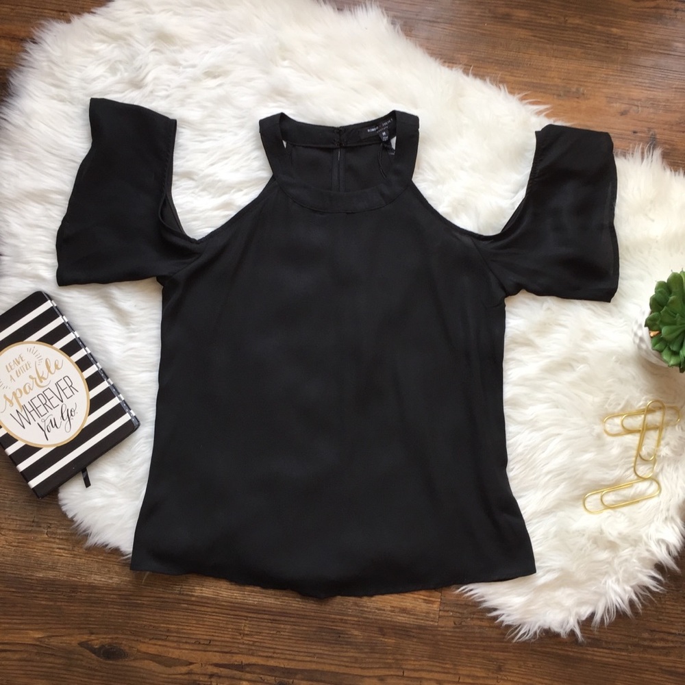 ROMEO & JULIET COUTURE NWT BLACK COLD SHOULDER